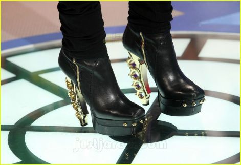 rihanna-brass-knuckle-heels-03.jpg